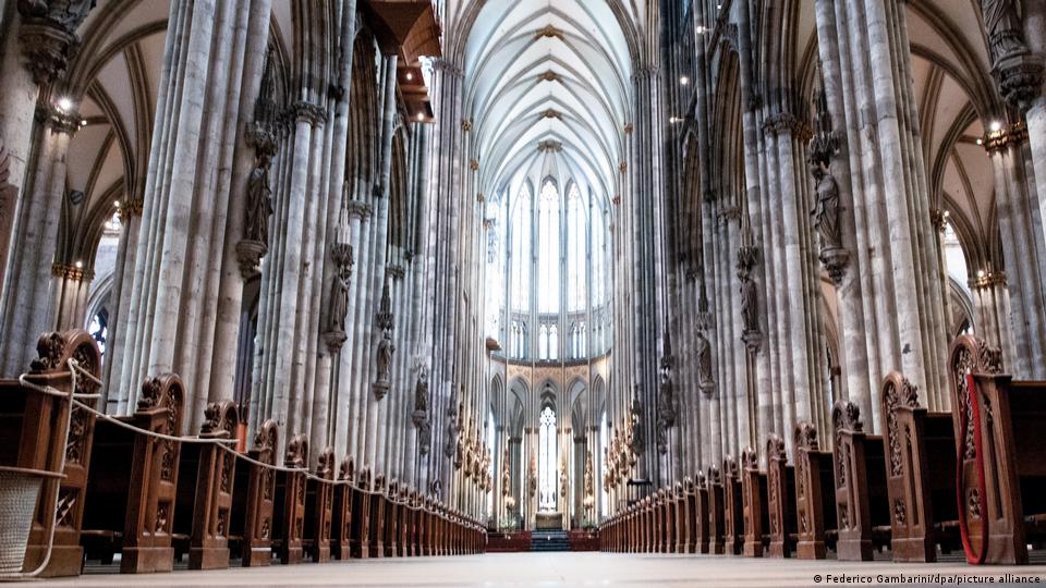 Eine Aufnahme des Hauptsaals des Kölner Doms, aufgenommen im Jahr 2020.