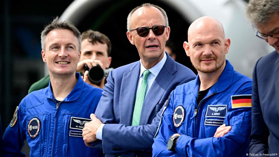 Deutschland Schönefeld 2026 | Friedrich Merz mit den ESA-Astronauten Gerst & Maurer auf der ILA