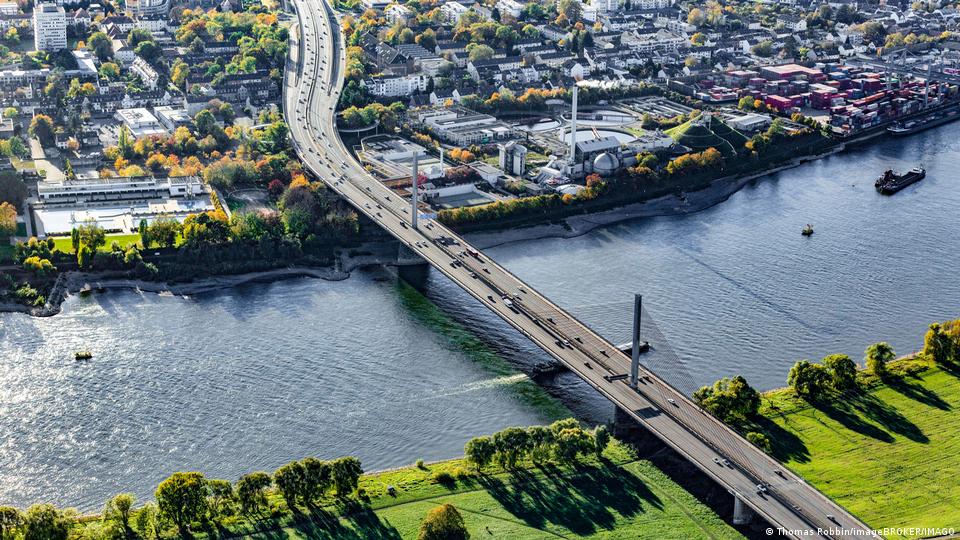 Foto der Friedrich-Ebert-Brücke