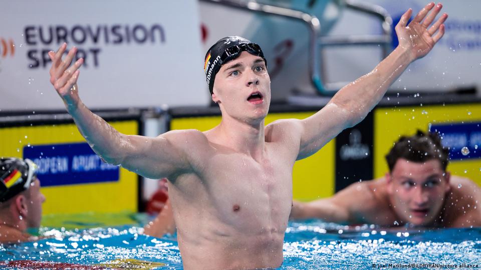 Johannes Liebmann feiert den Weltrekord im 1.500-m-Freistil-Rennen der Männer