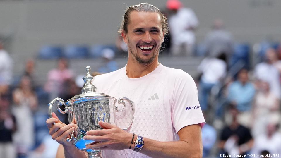 US Open 2026 | Finale | Alexander Zverev gegen Ben Shelton | Zverev feiert mit dem Pokal