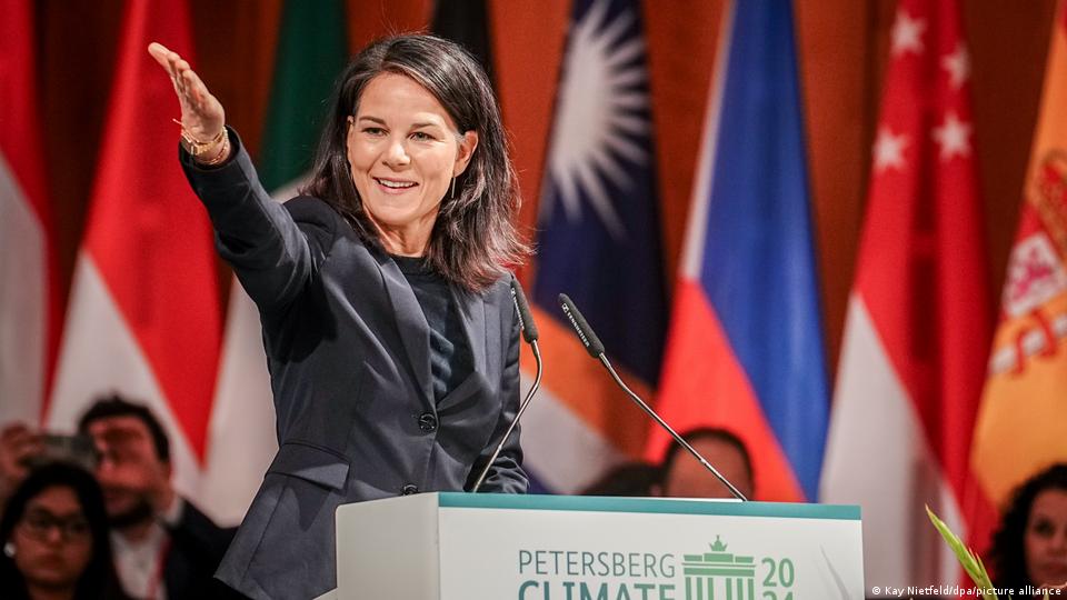 Außenministerin Annalena Baerbock spricht am 25. April beim Petersberger Klimadialog
