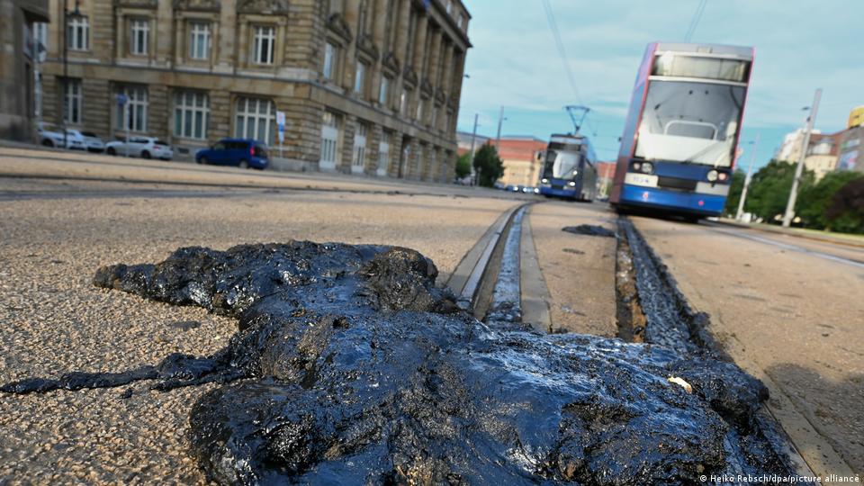 Geschmolzene Straßenbahngleise in Leipzig