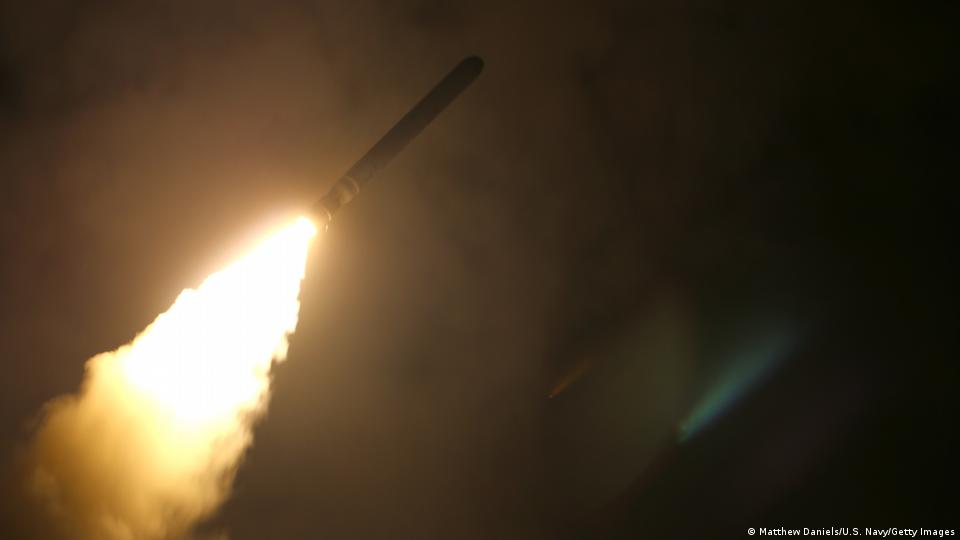 Eine US-amerikanische Tomahawk-Rakete wird am 13. April 2021 vom US-amerikanischen Monteray aus stationiert