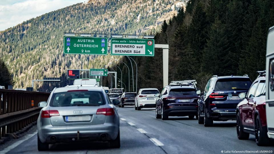 Autos im Stau auf der Brennerautobahn