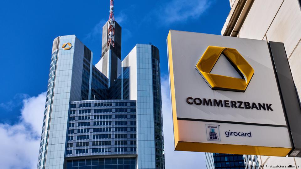 Deutschland Frankfurt 2026 | Commerzbank-Gebäude im Kontext der UniCredit-Übernahme