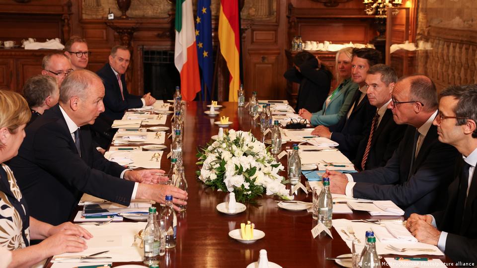 Irlands Premierminister (Taoiseach) Micheal Martin nimmt am Dienstag, 28. Juli 2026, an einem bilateralen Treffen mit Bundeskanzler Friedrich Merz im Farmleigh House, Dublin, Irland, teil.