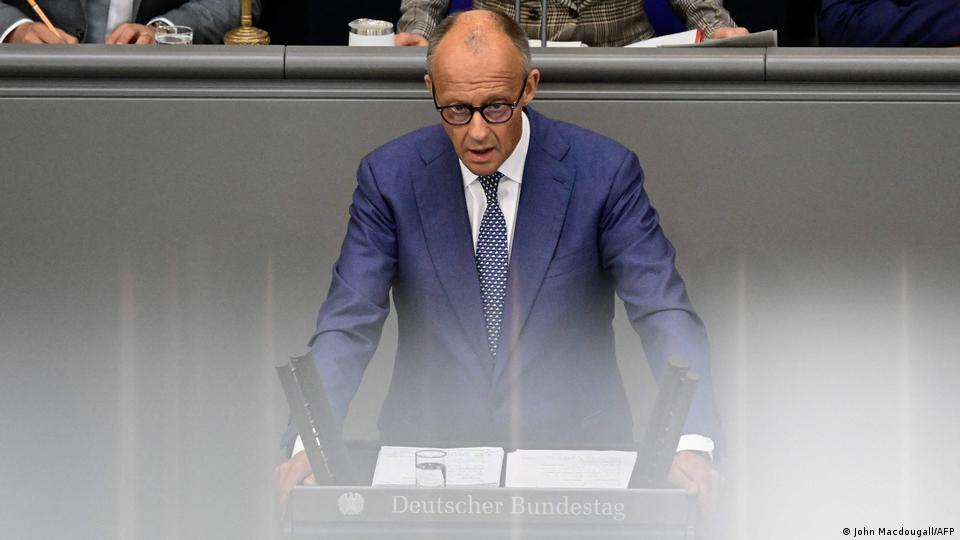 Friedrich Merz an der Rednerkanzel