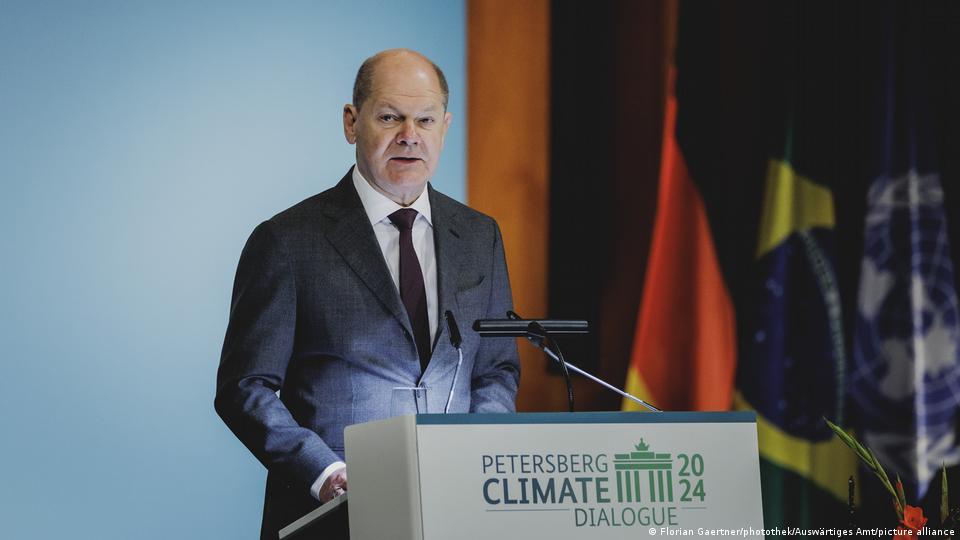 Bundeskanzler Olaf Scholz spricht beim Petersberger Klimadialog