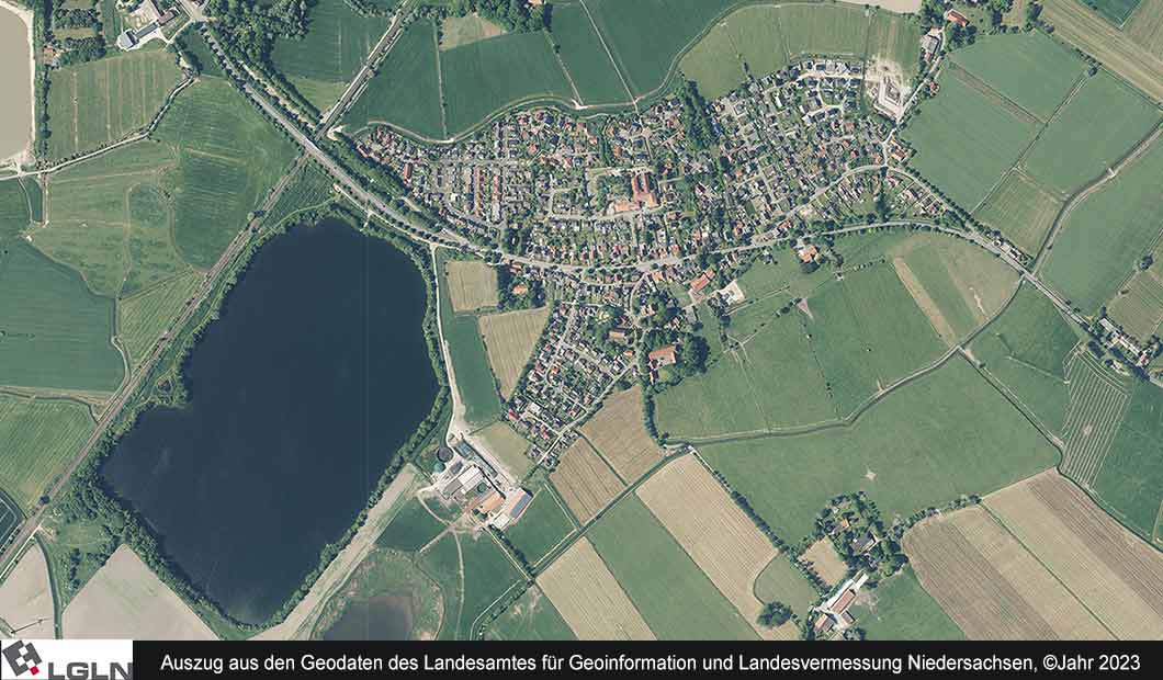Ort Accum und Accumer See - Luftbild- Auszug aus den Geodaten des Landesamtes für Geoinformation und Landesvermessung Niedersachsen, ©Jahr 2023