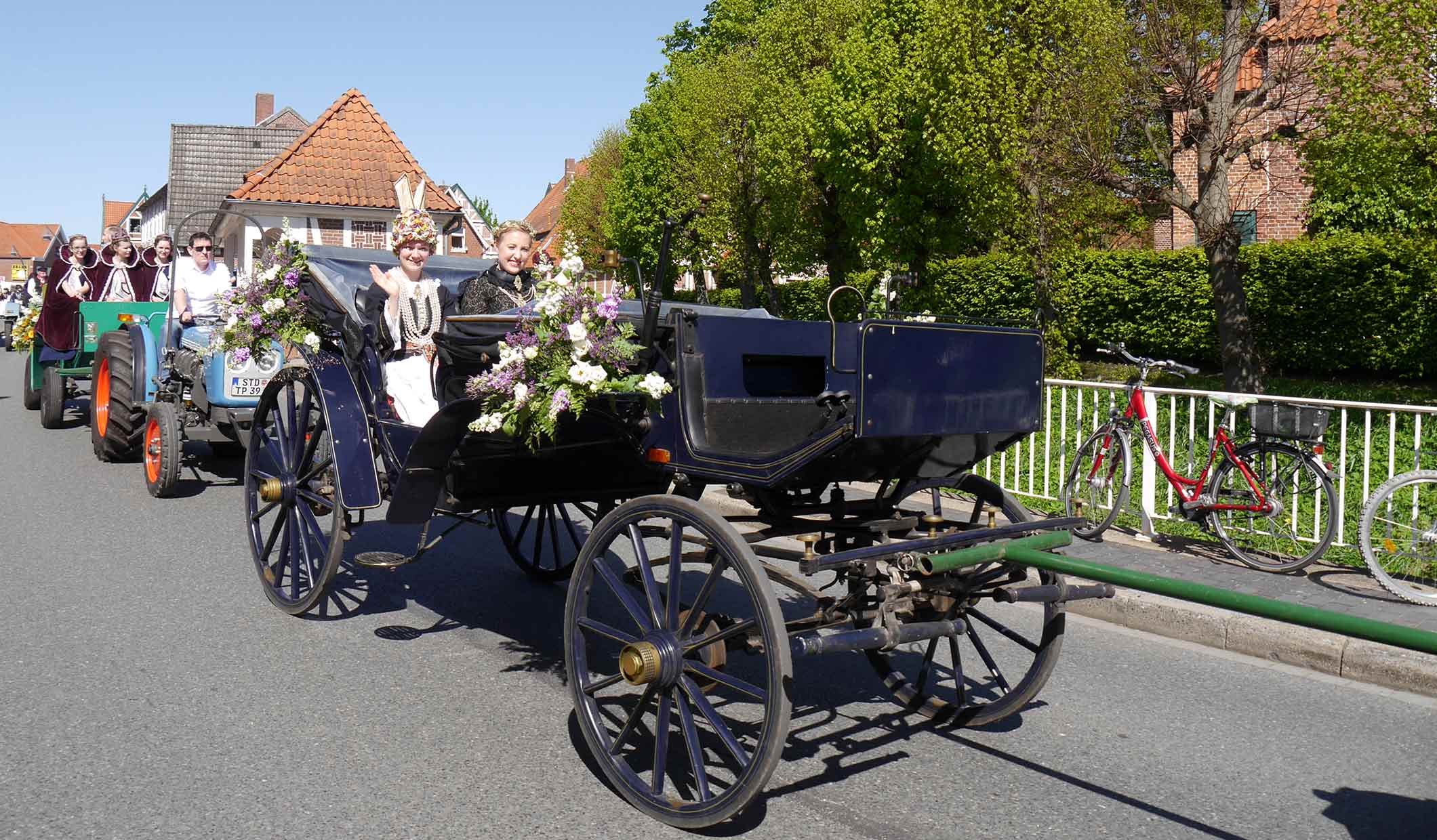 Altländer Blütenfest - Wagen mit Königin
